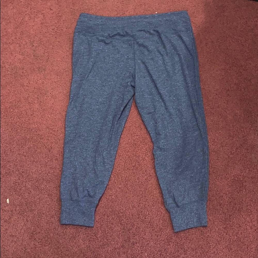 Capri sweatpants - Picture 2 of 3